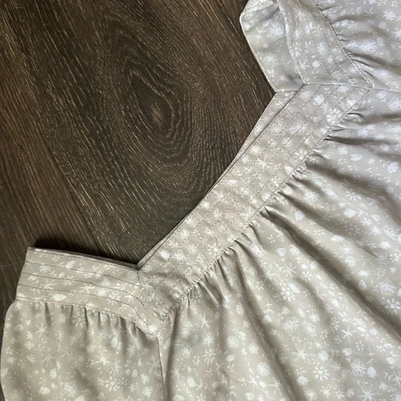 LC Lauren Conrad Cream Floral Blouse - Picture 3 of 5